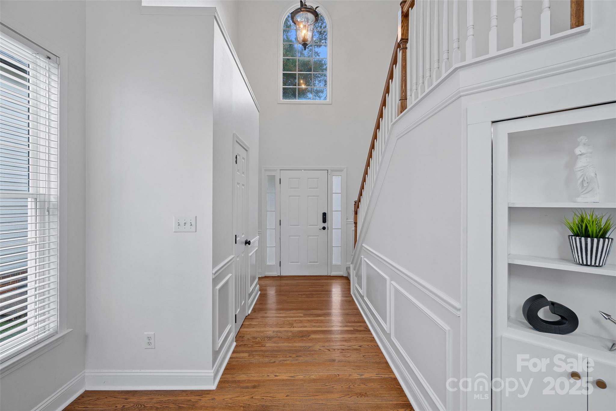 1913 Dunhill Drive