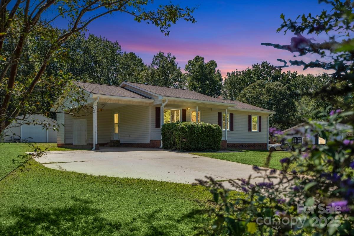 231 Pineland Avenue