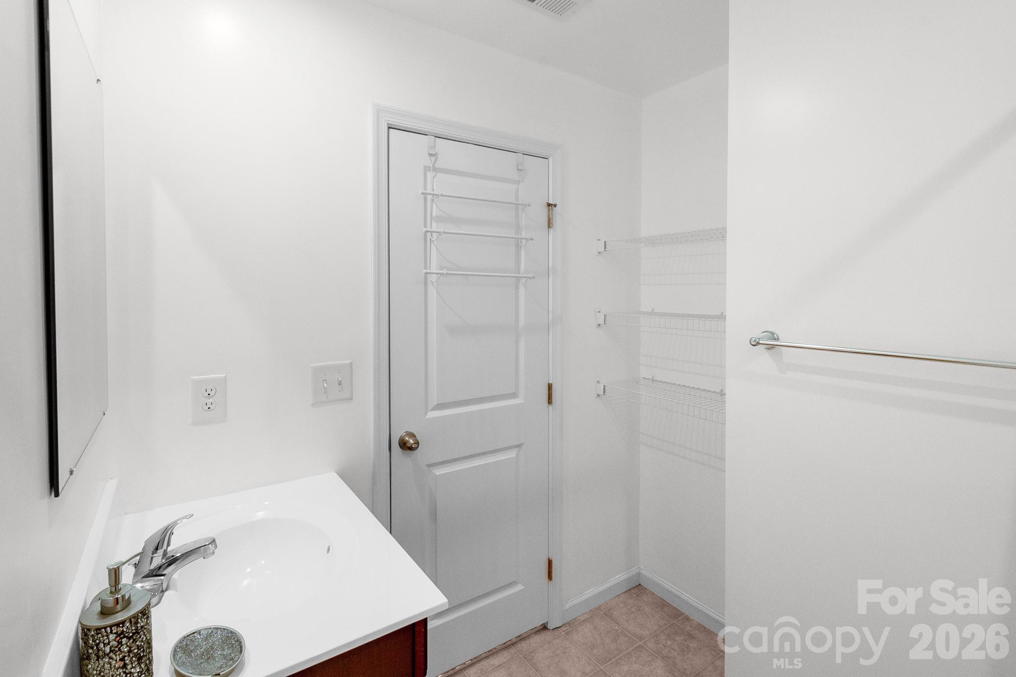 2715 Sydney Overlook Lane