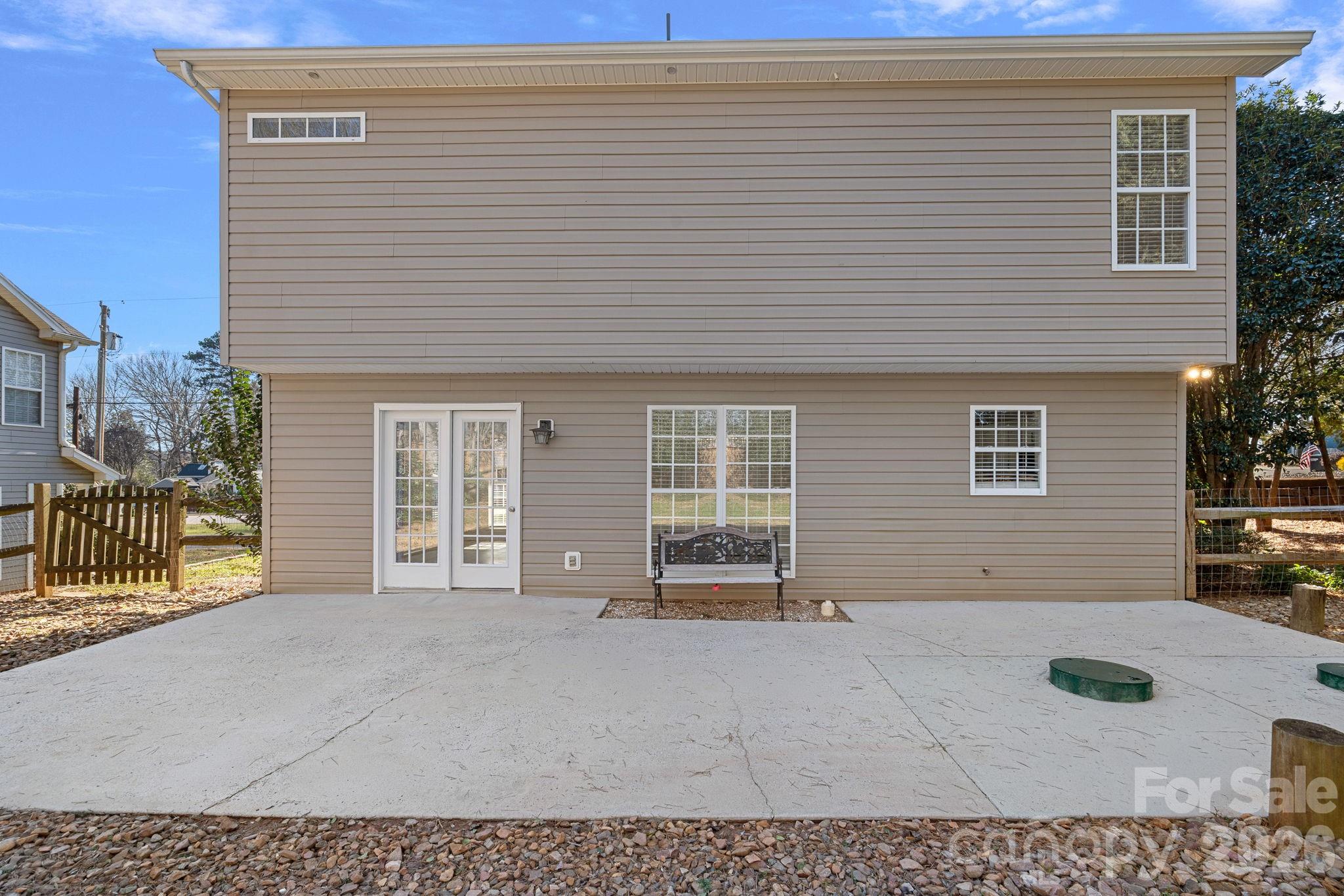 248 Commodore Loop