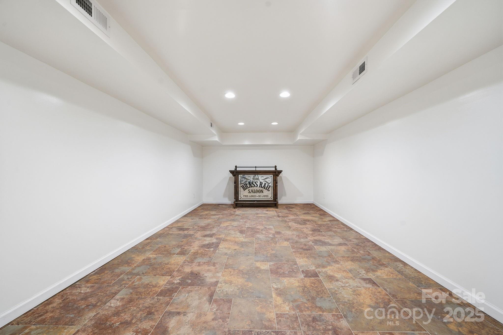 138 Kingsway Circle