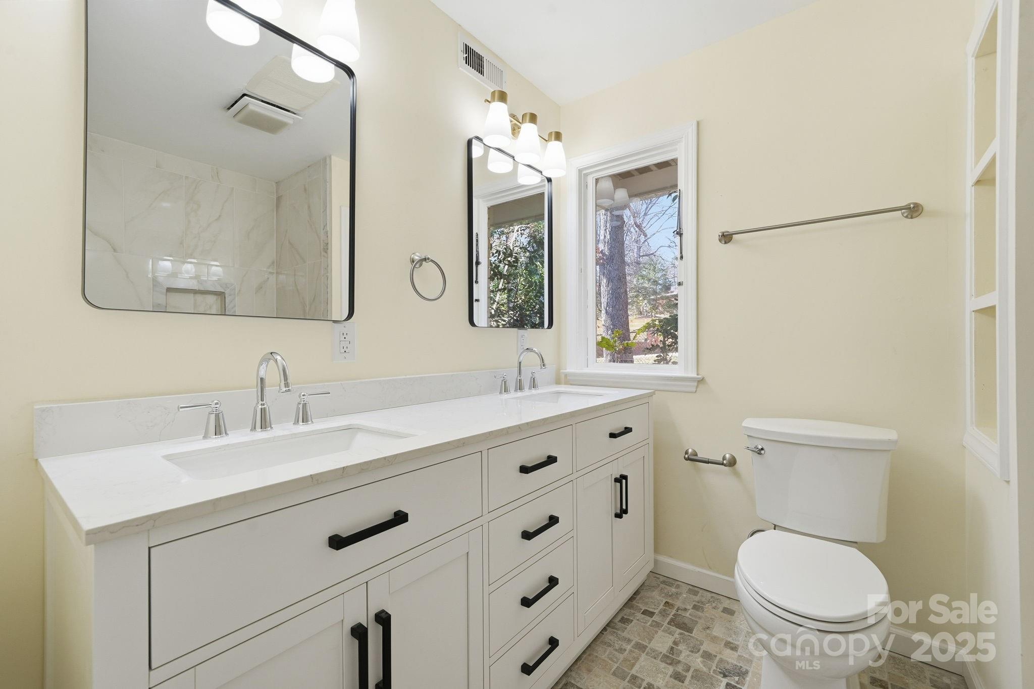 138 Kingsway Circle