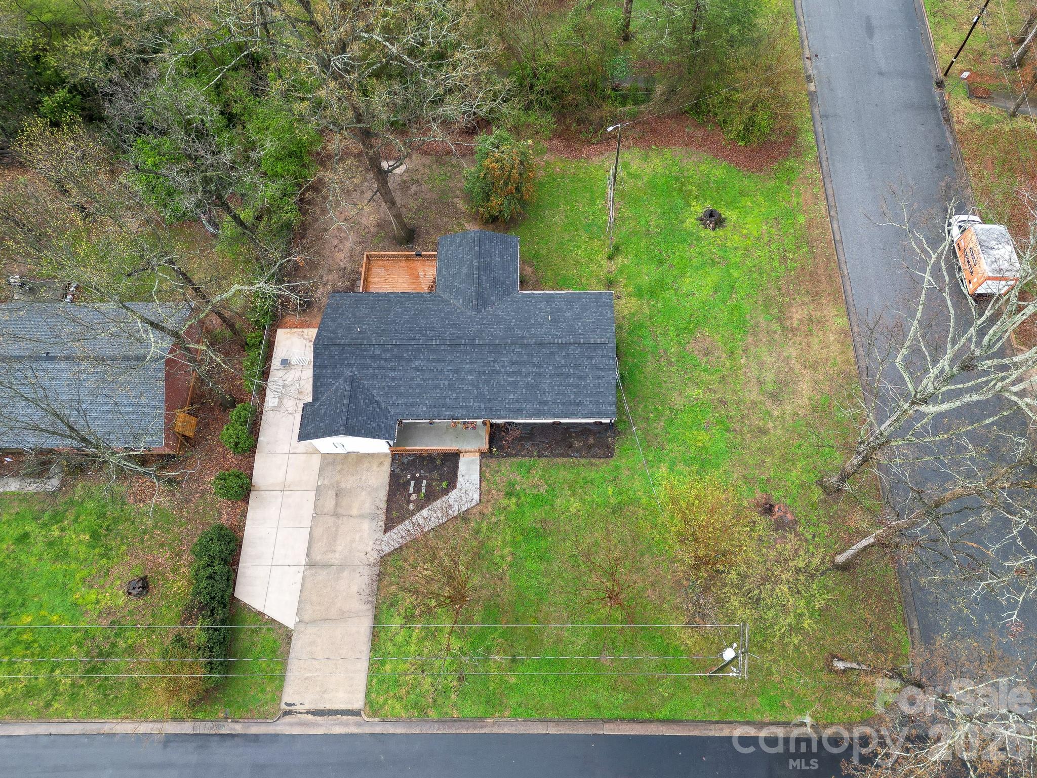 908 Woodside Drive