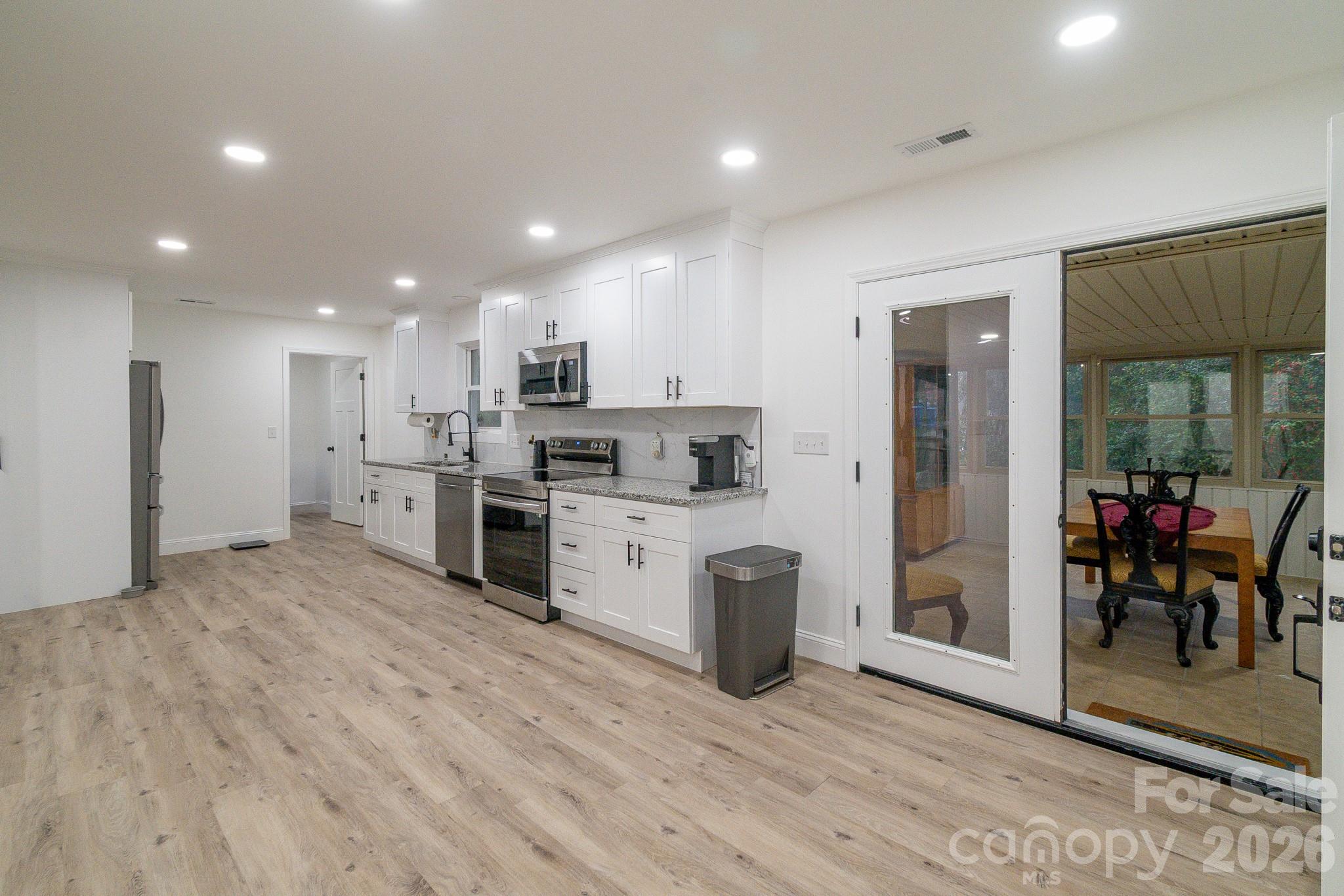 908 Woodside Drive