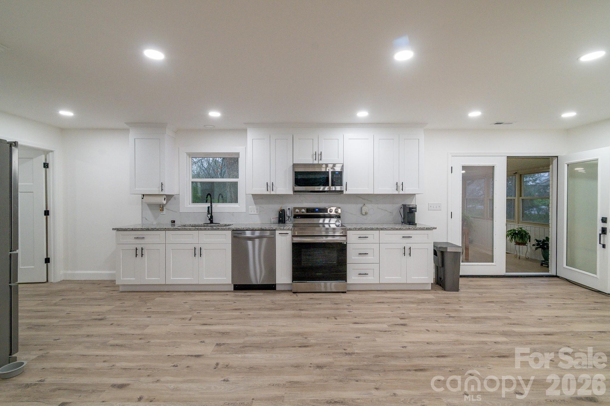 908 Woodside Drive