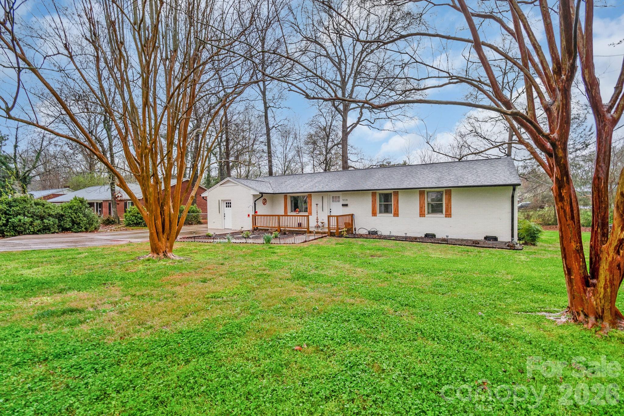 908 Woodside Drive