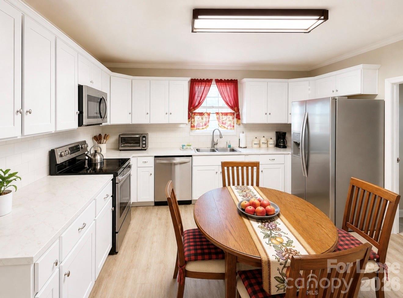 1406 W Walnut Avenue