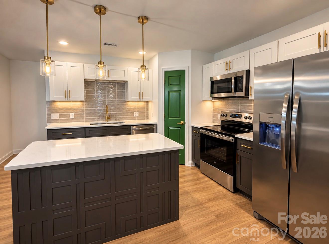 521 Castlewood Circle