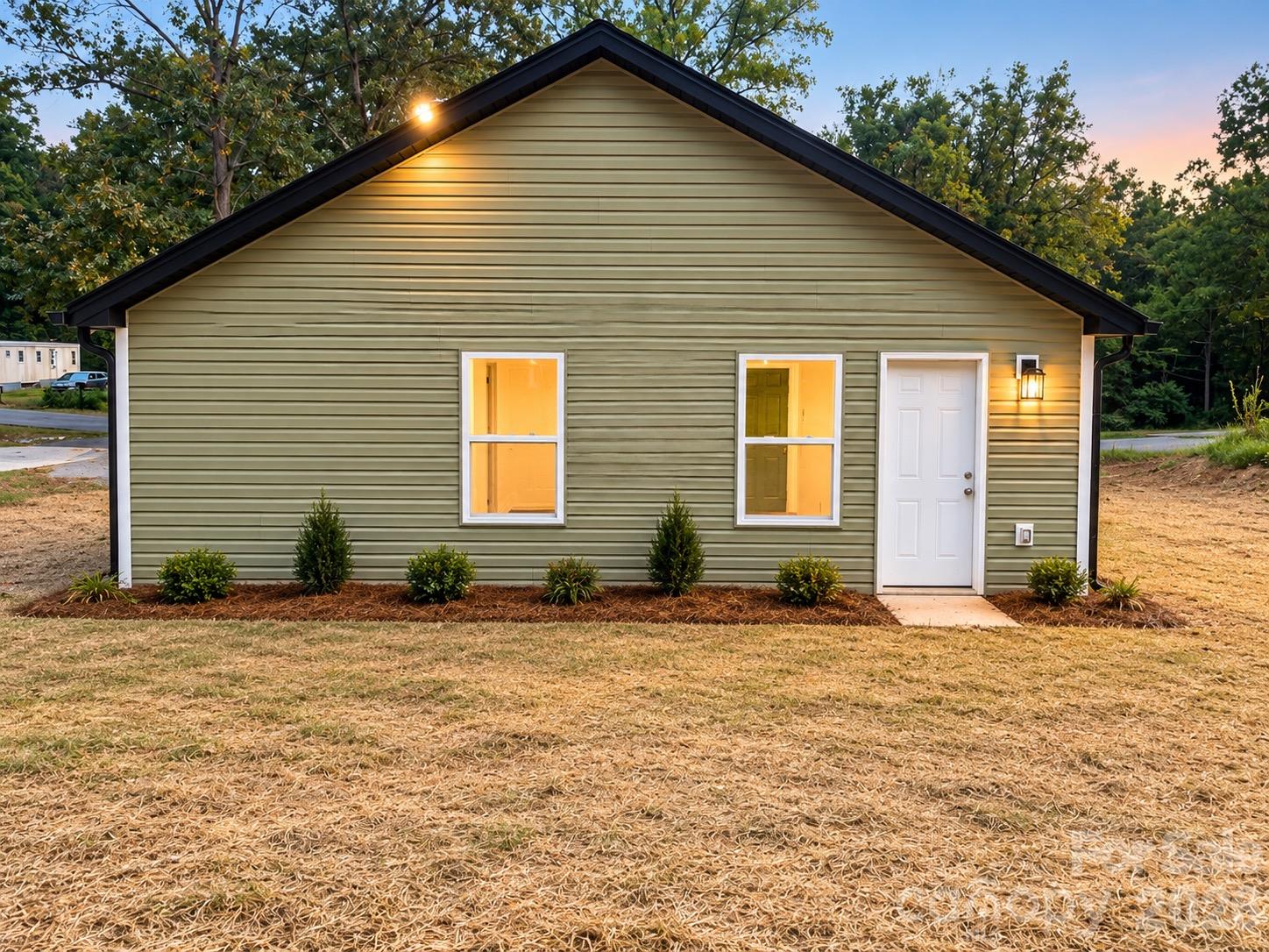 521 Castlewood Circle