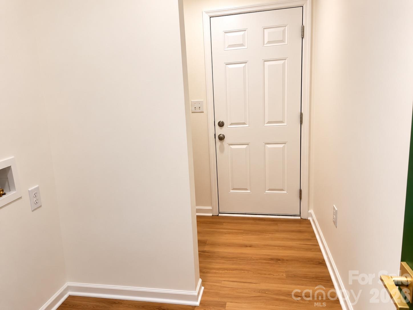 521 Castlewood Circle