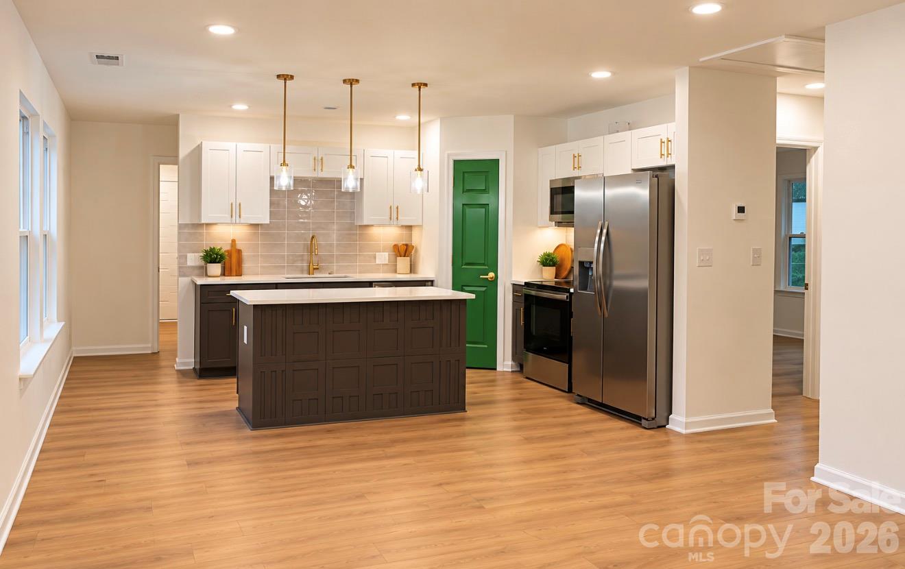 521 Castlewood Circle