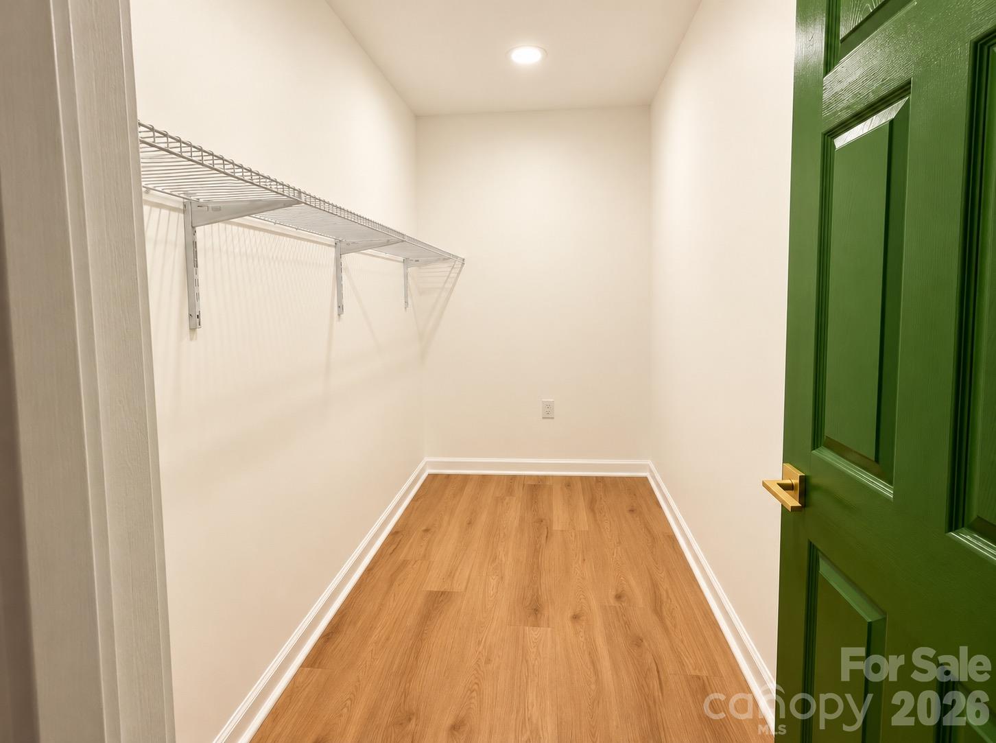 521 Castlewood Circle