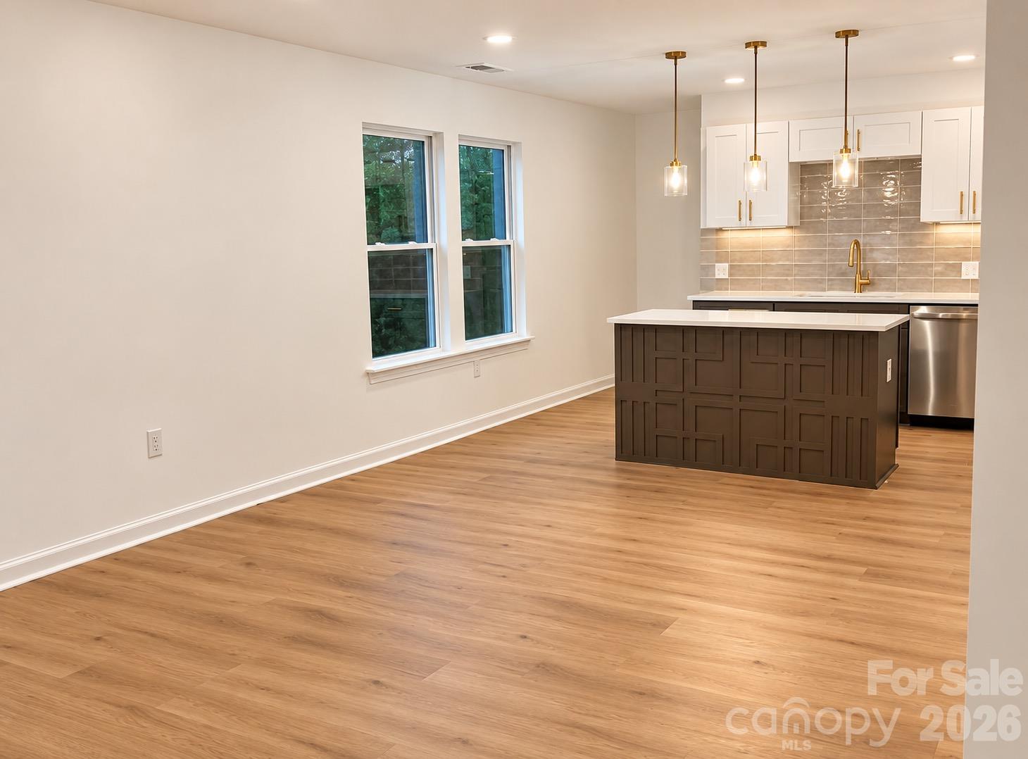 521 Castlewood Circle