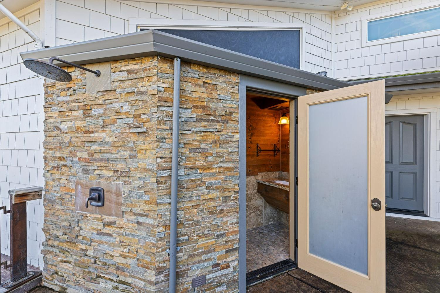 6271 Mr Magpie Court