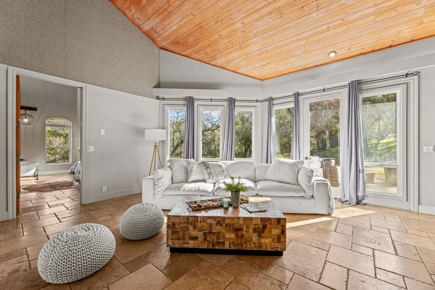 6271 Mr Magpie Court