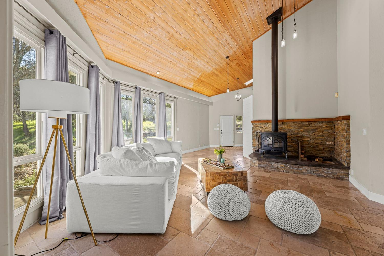 6271 Mr Magpie Court