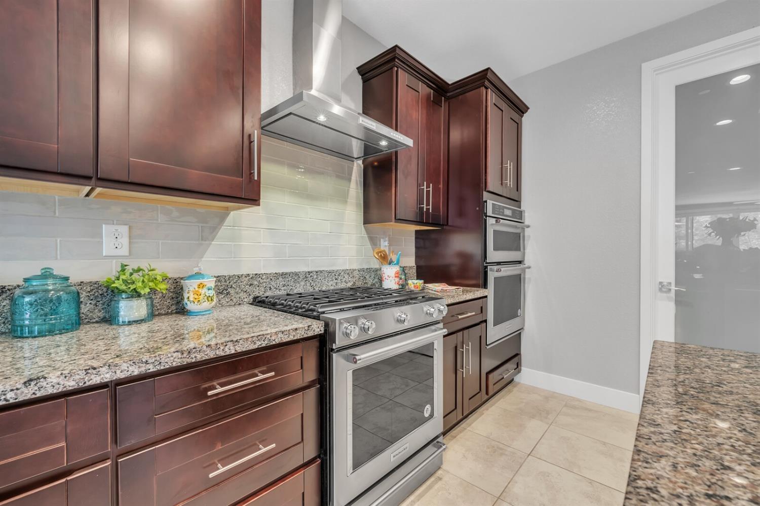 571 Willow Ridge Court