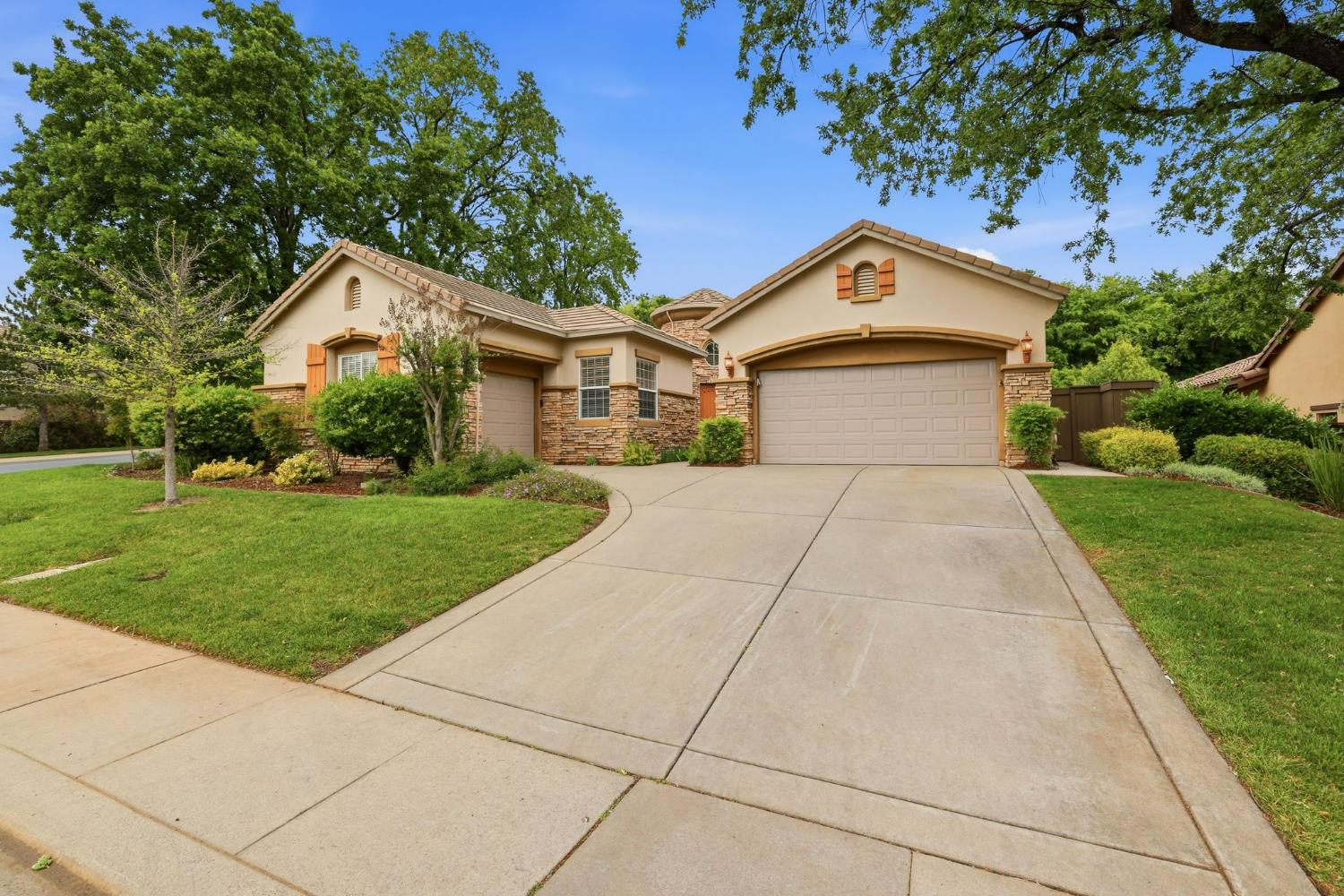 4917 Village Green Drive