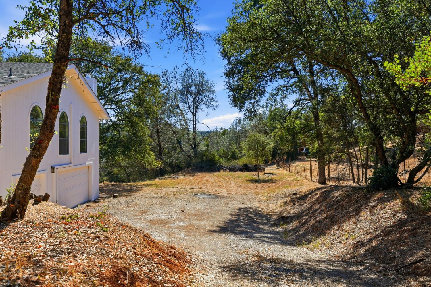 2730 Golden Fawn Trail