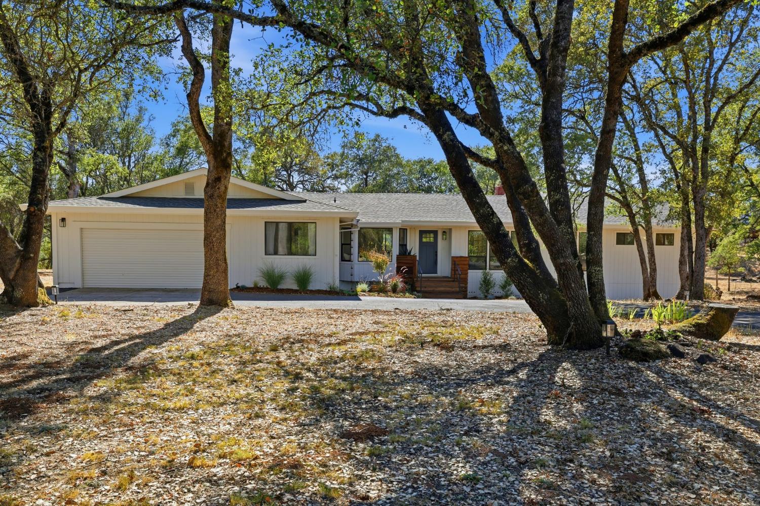 2730 Golden Fawn Trail