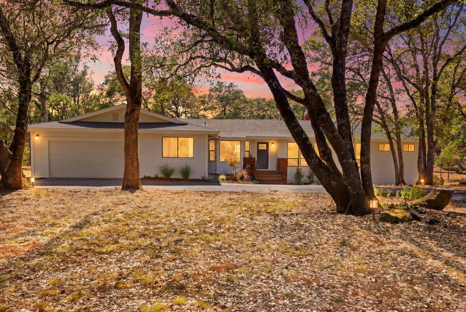 2730 Golden Fawn Trail