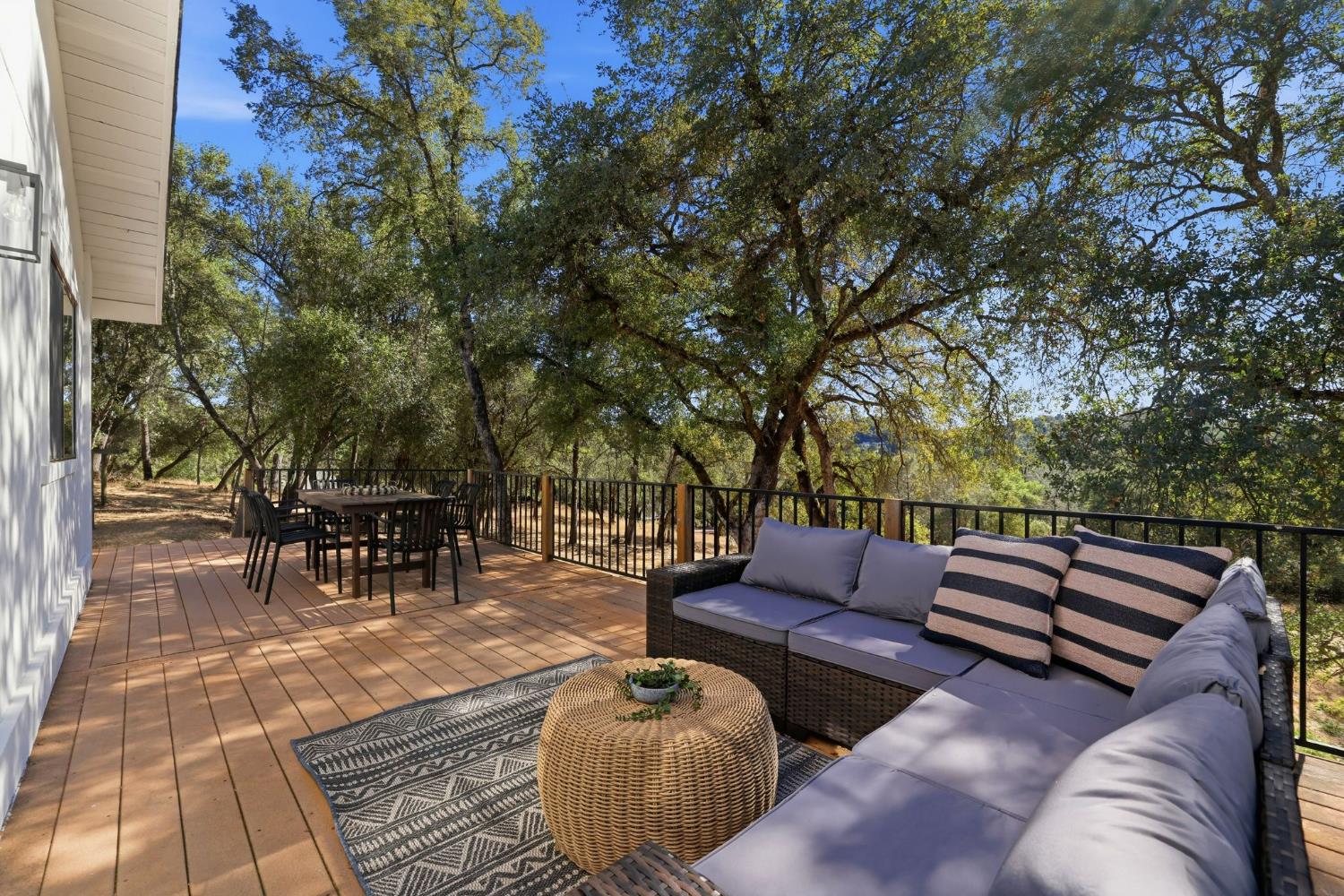 2730 Golden Fawn Trail