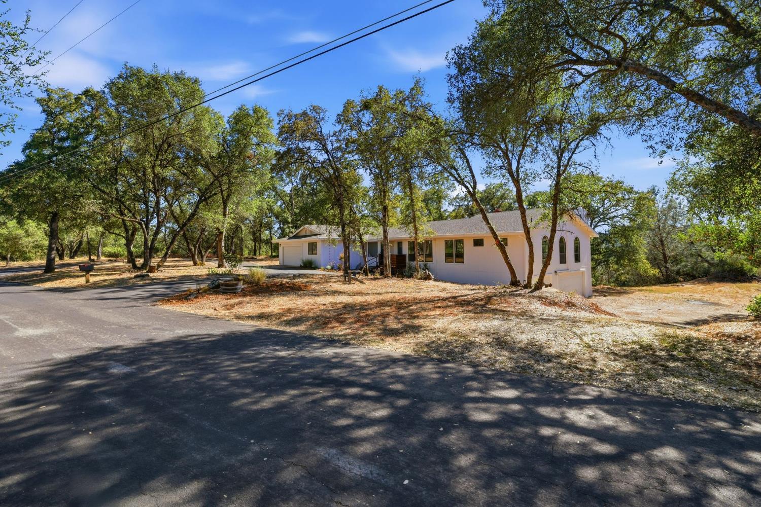 2730 Golden Fawn Trail