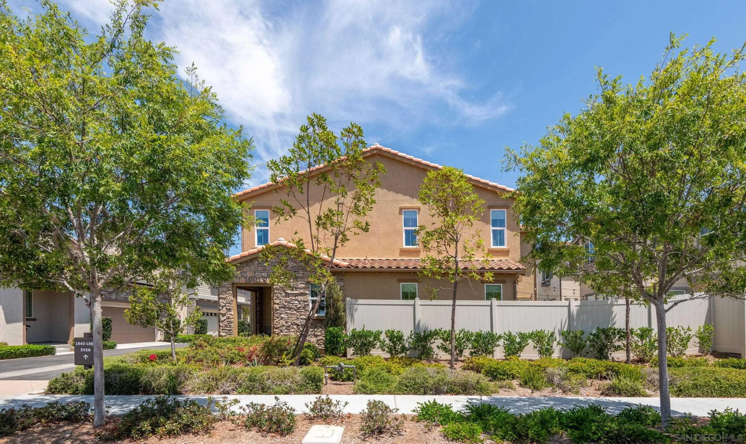 1860 Artemisia Ct