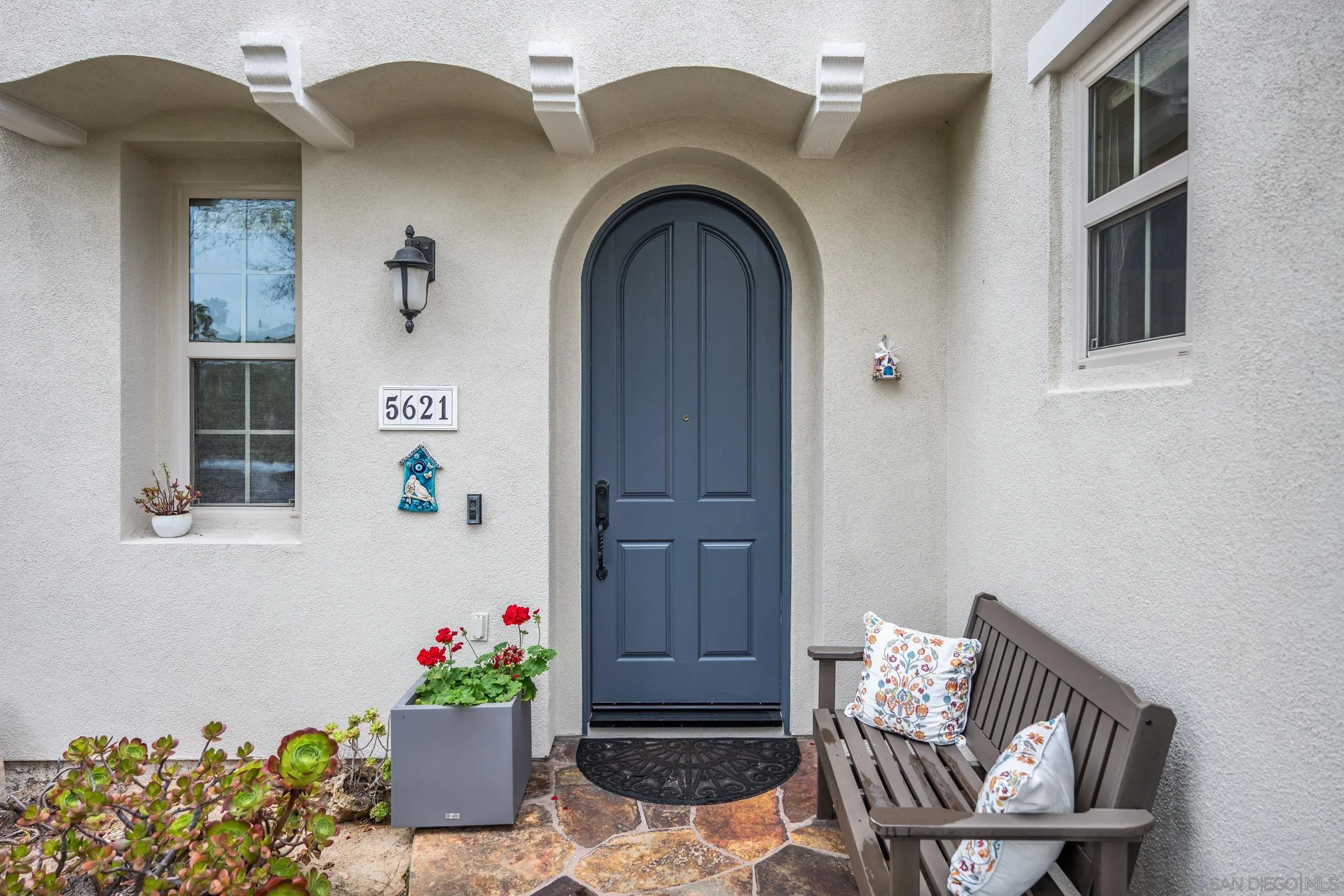 5621 Shasta Daisy Trl