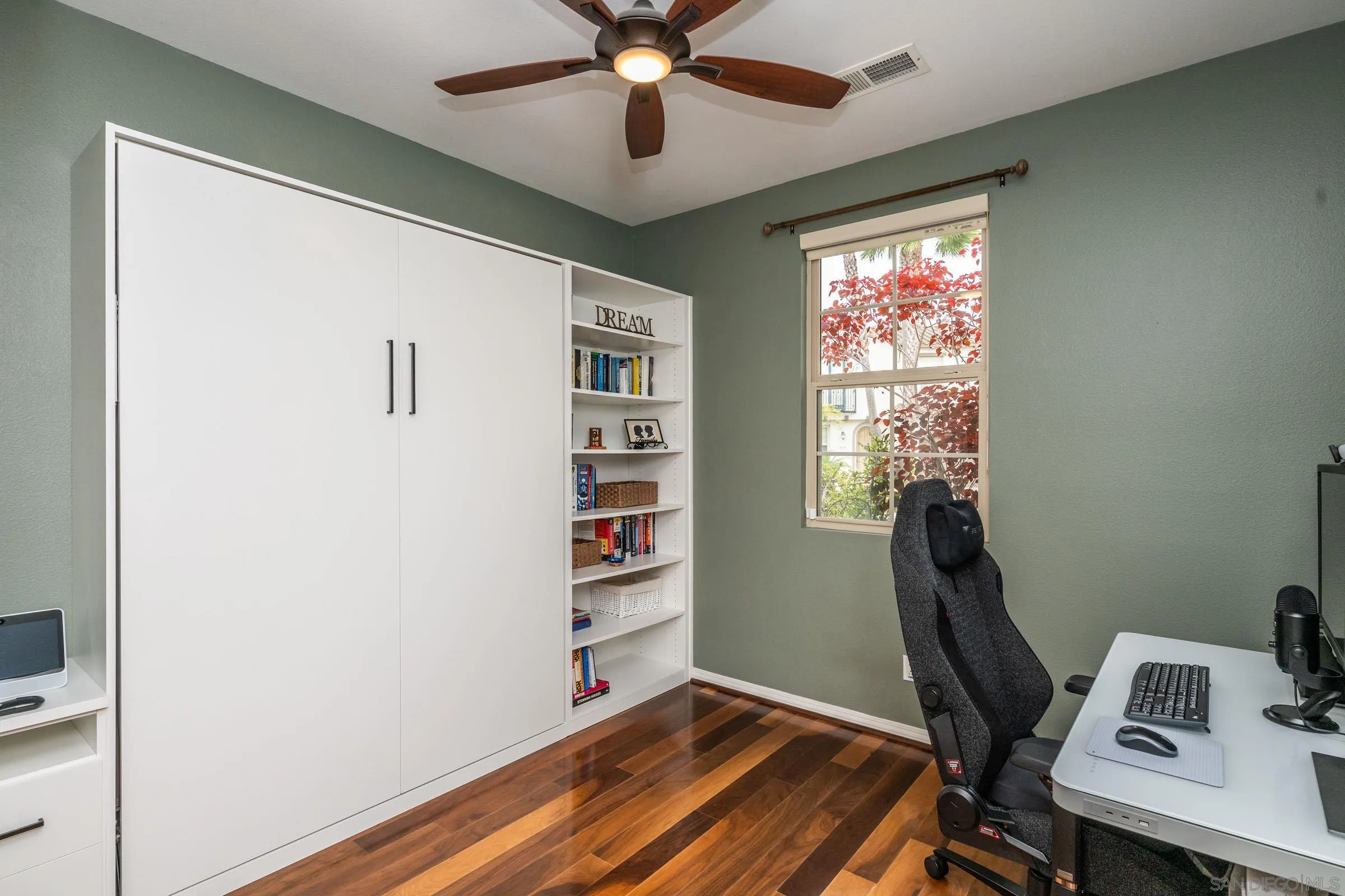 5621 Shasta Daisy Trl