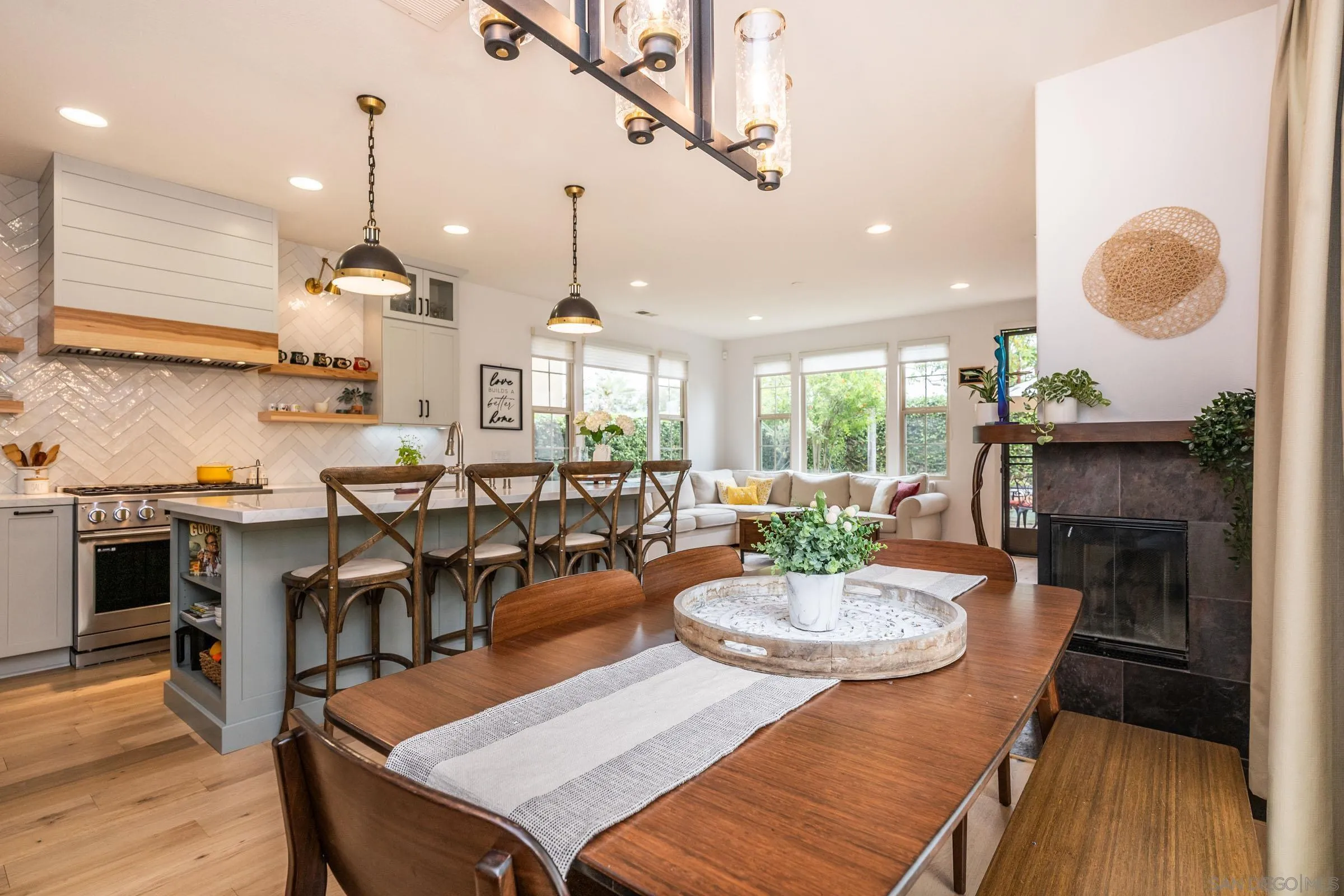 5621 Shasta Daisy Trl