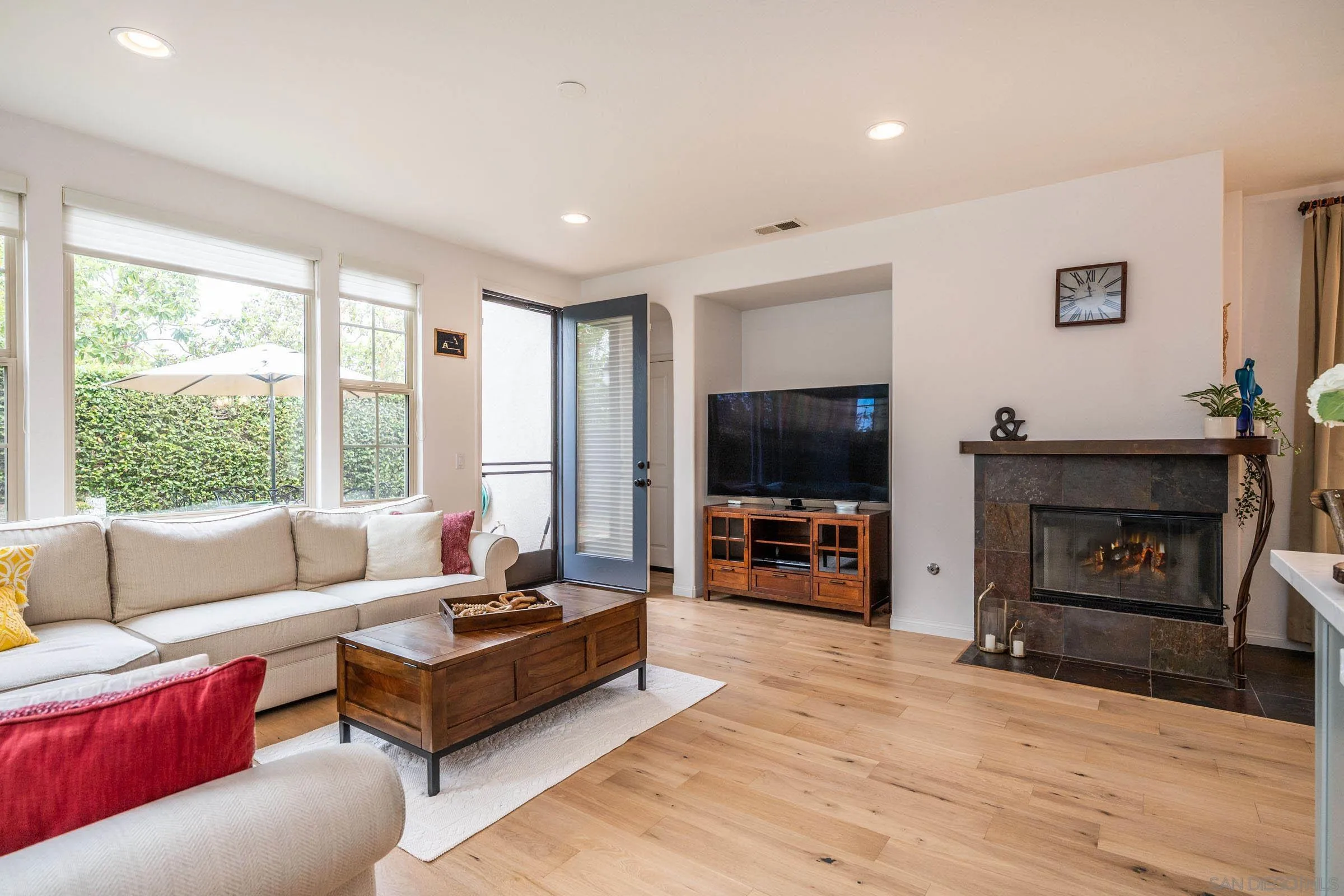 5621 Shasta Daisy Trl
