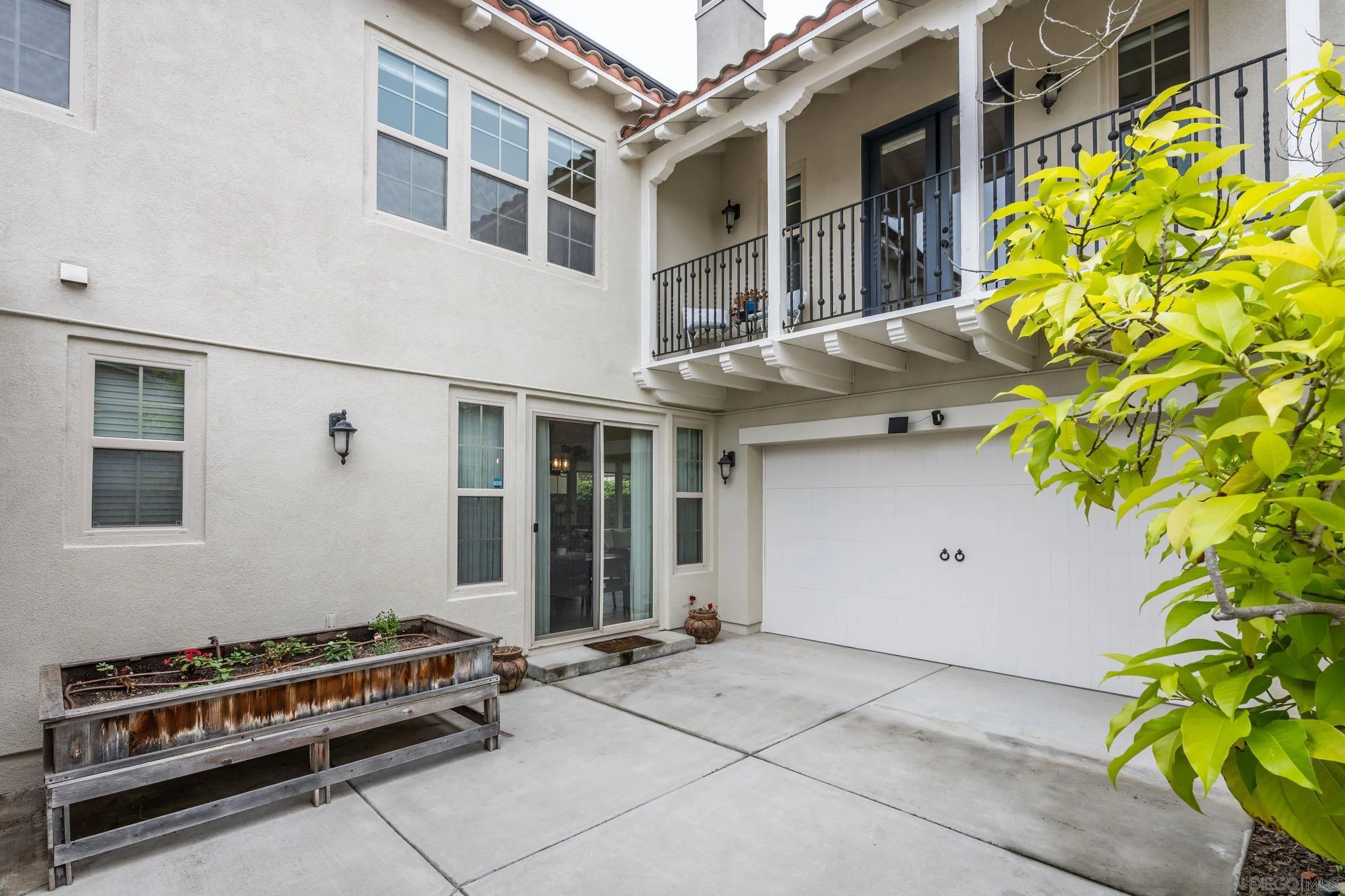 5621 Shasta Daisy Trl