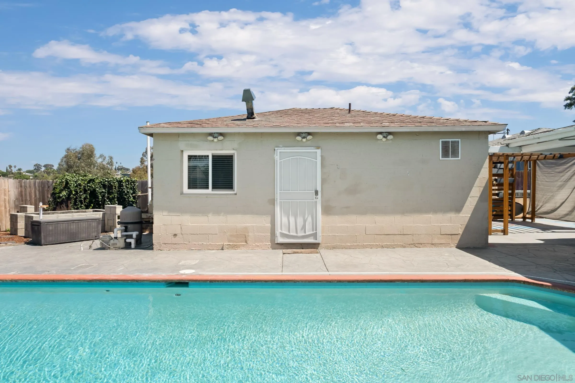 7572 Sturgess Ave, La Mesa