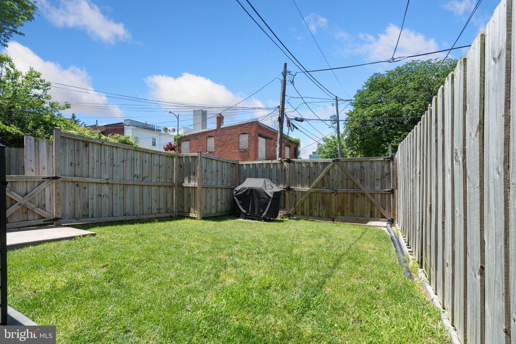 3910 8TH STREET NW Unit: 2