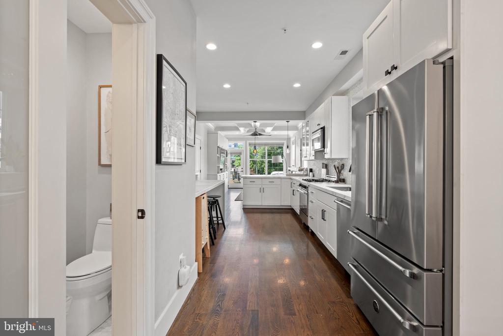 3910 8TH STREET NW Unit: 2