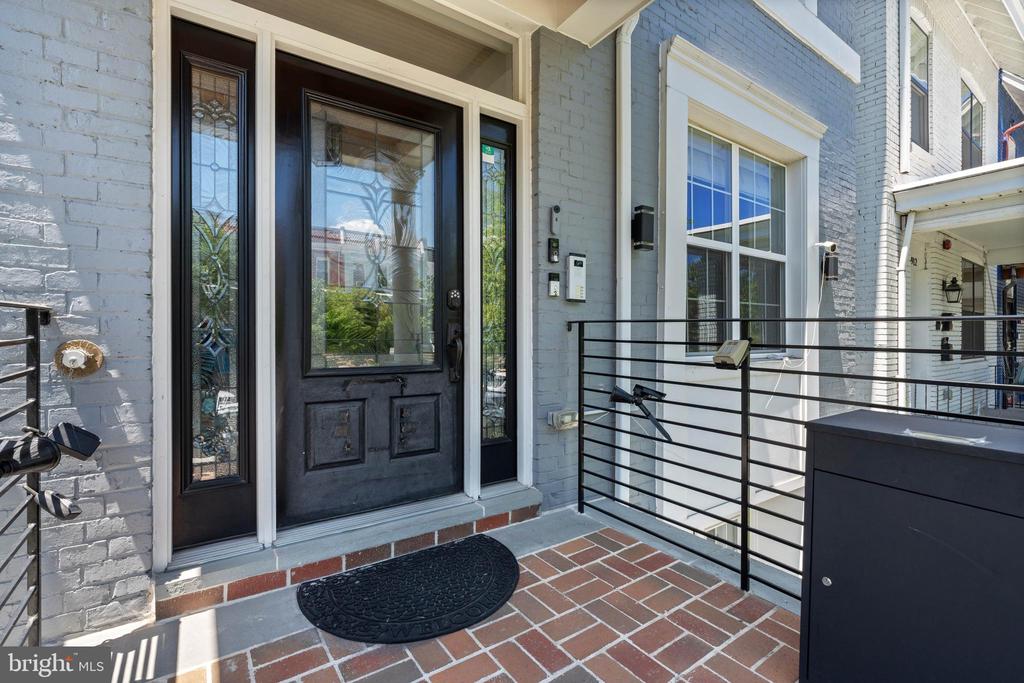 3910 8TH STREET NW Unit: 2