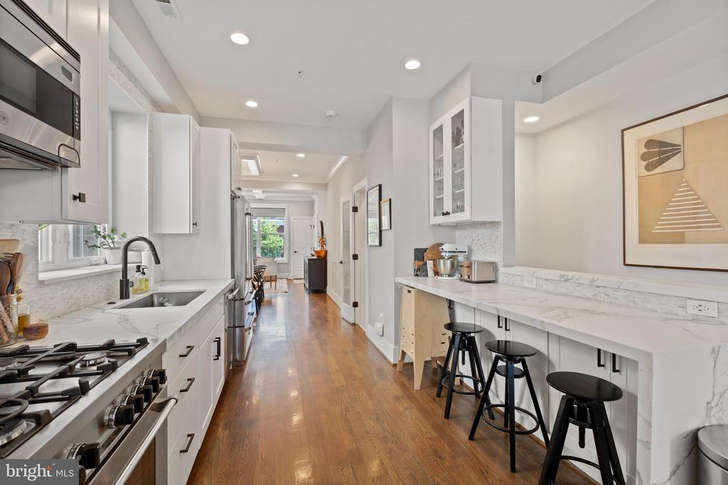 3910 8TH STREET NW Unit: 2
