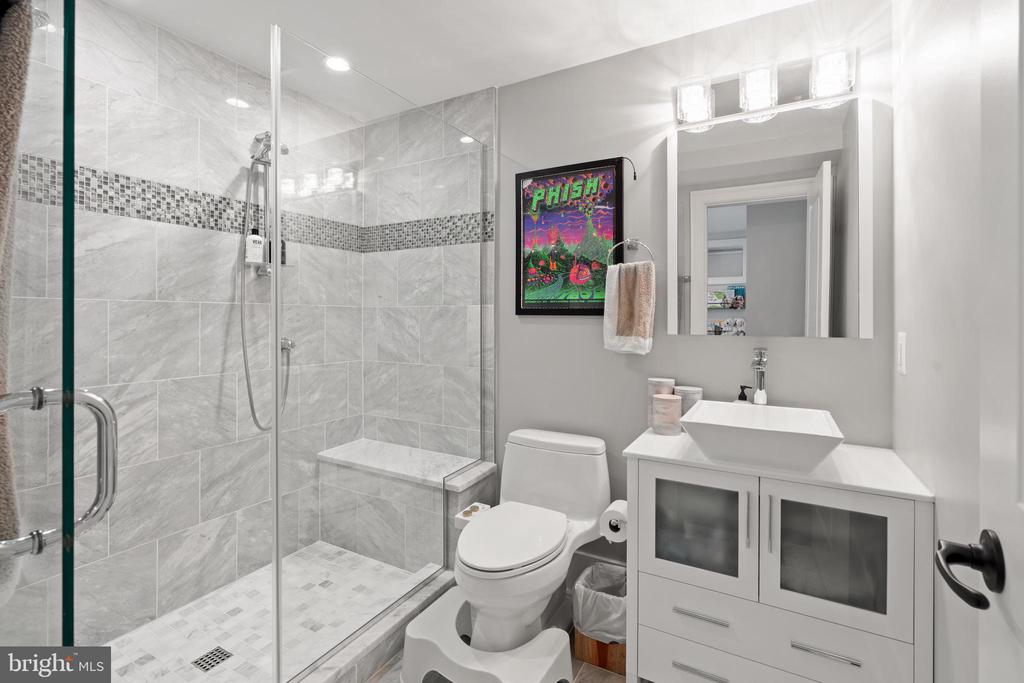3910 8TH STREET NW Unit: 2