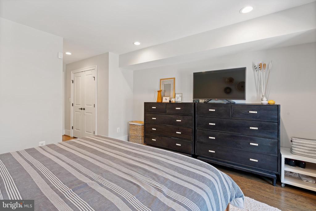 3910 8TH STREET NW Unit: 2