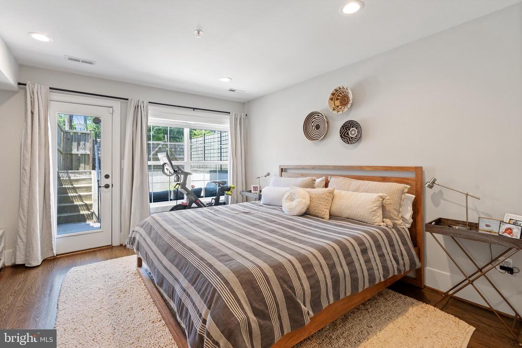 3910 8TH STREET NW Unit: 2