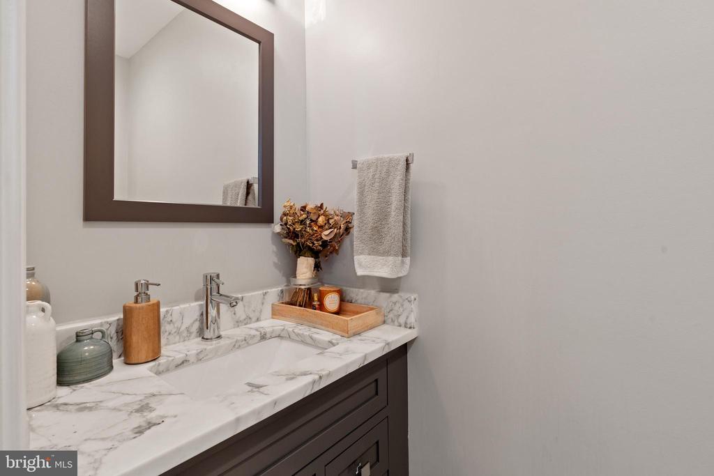 3910 8TH STREET NW Unit: 2