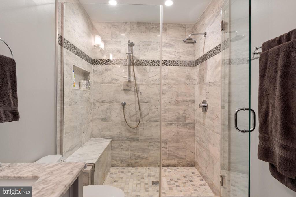 3910 8TH STREET NW Unit: 2