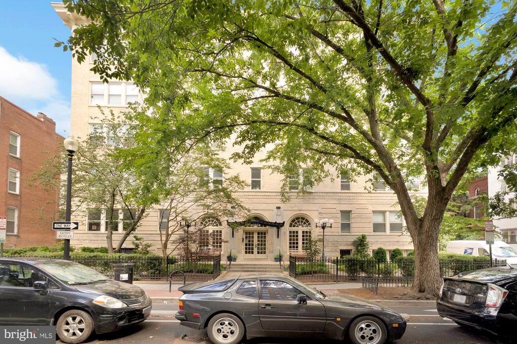 1725 17TH STREET NW Unit: 405