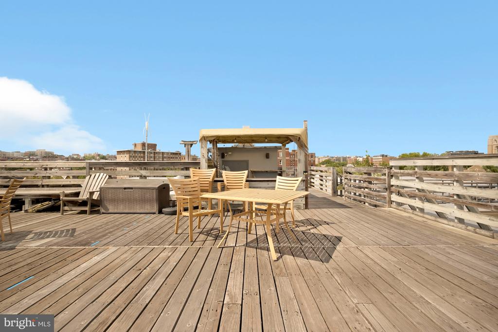 1725 17TH STREET NW Unit: 405