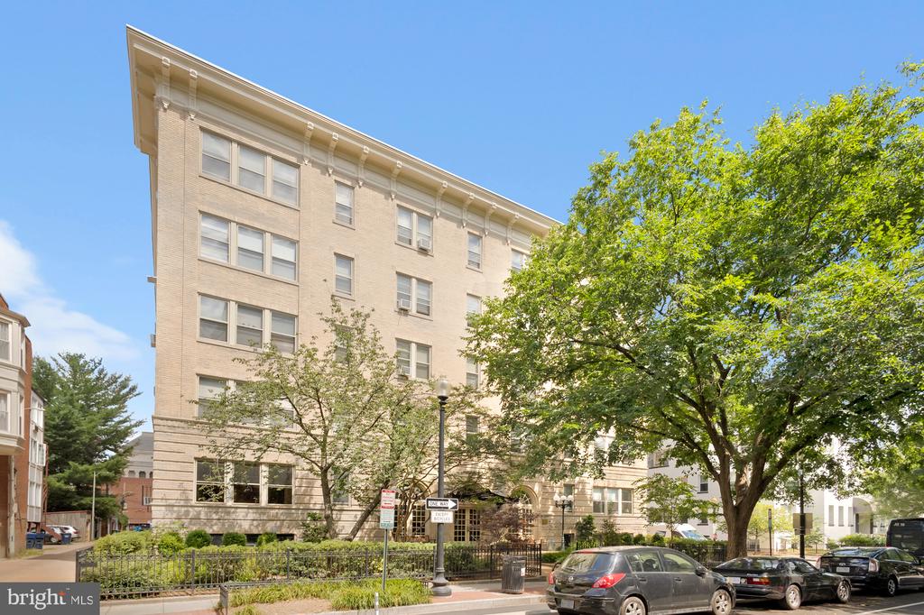 1725 17TH STREET NW Unit: 405