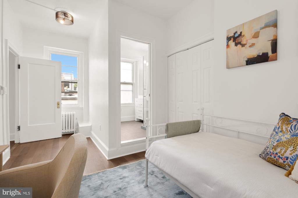 1725 17TH STREET NW Unit: 405