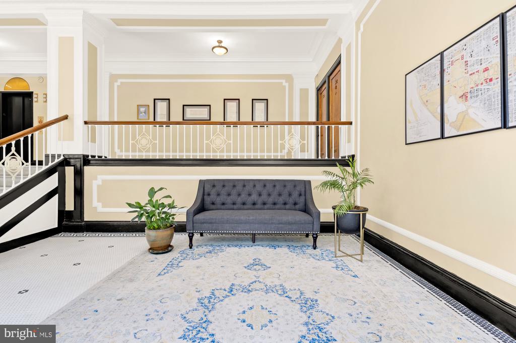 1725 17TH STREET NW Unit: 405
