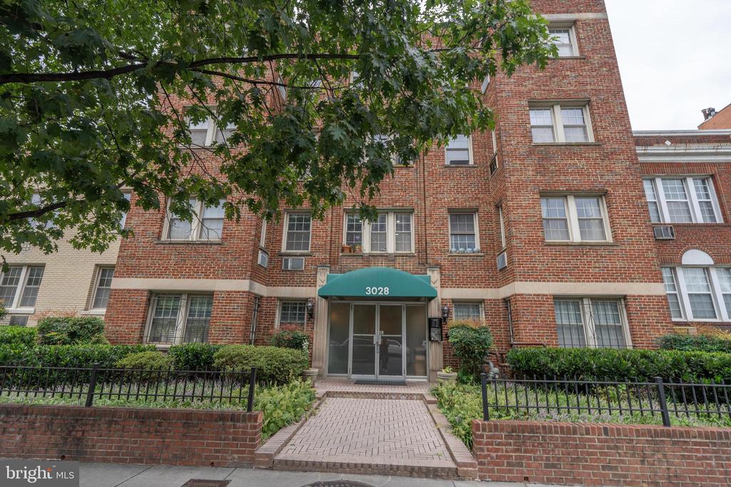 3028 WISCONSIN AVENUE NW Unit: 206