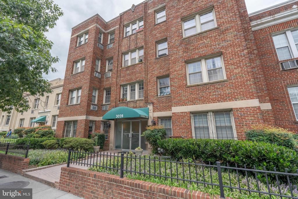 3028 WISCONSIN AVENUE NW Unit: 206